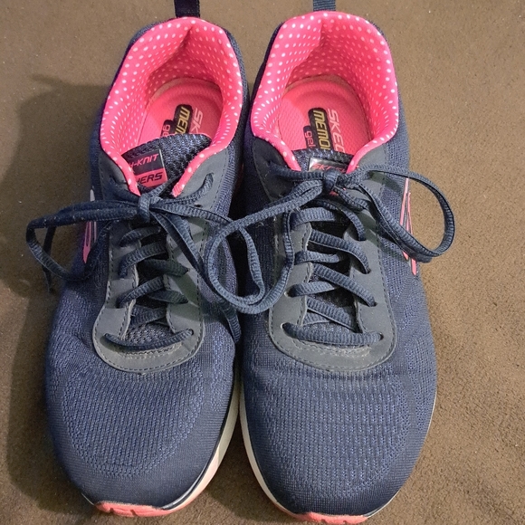 Skechers Running Shoes - Picture 8 of 9